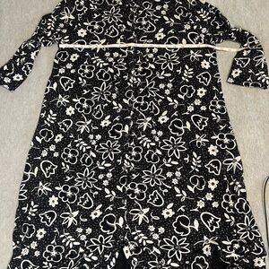 J. Jill black and white Floral Pattern tunic